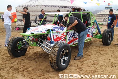 車手正在進行賽前準備。.jpg