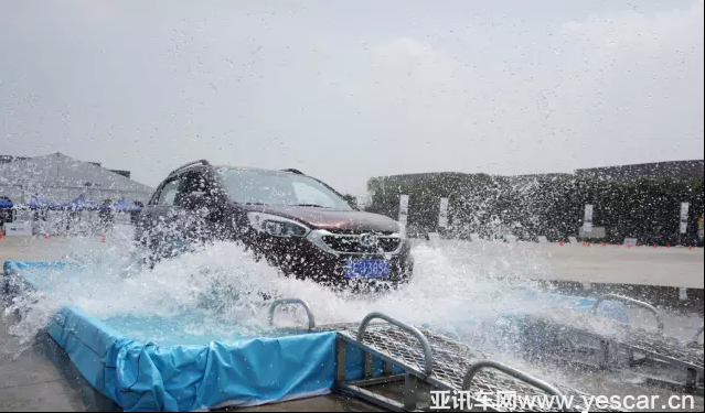 懂年輕者得天下 看昌河Q25玩轉(zhuǎn)“趣樂(lè)”營(yíng)銷453.png