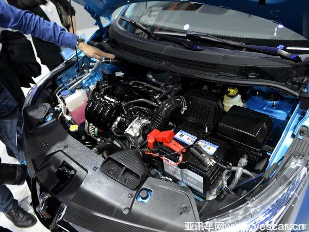 東風(fēng)裕隆 銳3 2016款 1.6L CVT尊享型天窗版