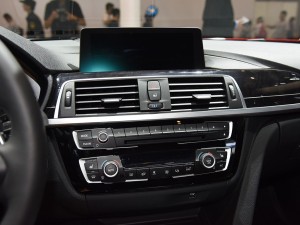 華晨寶馬 寶馬3系 2017款 330Li M運(yùn)動(dòng)曜夜版