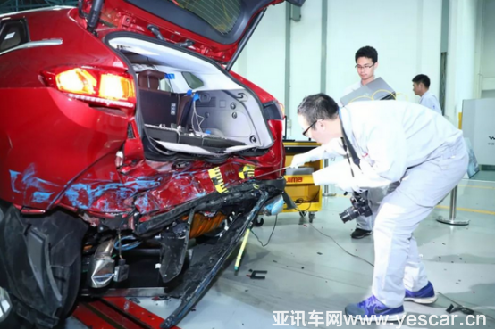 9月4號P8通發(fā)稿三：新能源大潮下，WEY P8領(lǐng)創(chuàng)插混SUV安全新高度1436.png