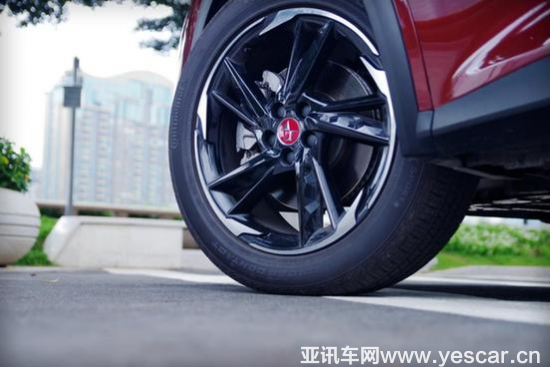 DS7運(yùn)動(dòng)版升級(jí)回歸 運(yùn)動(dòng)與個(gè)性的完美釋放