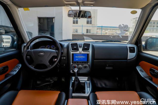 皮卡年輕化發(fā)展，看江鈴寶典與東風(fēng)日產(chǎn)銳騏如何應(yīng)對