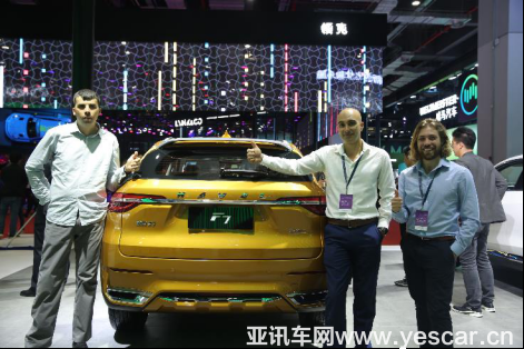 0418 f7裂變2 - 上海車展：哈弗f7&f7x智領(lǐng)全球，哈弗展臺遭外媒“圍堵”335.png