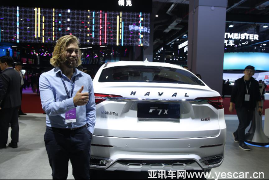 0418 f7裂變2 - 上海車展：哈弗f7&f7x智領(lǐng)全球，哈弗展臺遭外媒“圍堵”828.png