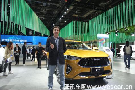 0418 f7裂變2 - 上海車展：哈弗f7&f7x智領(lǐng)全球，哈弗展臺遭外媒“圍堵”336.png