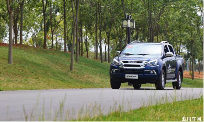 【D-MAX強(qiáng)化稿】盛夏避暑出游利器，2019款D-MAX為你開啟高端出行方式(1)199.png