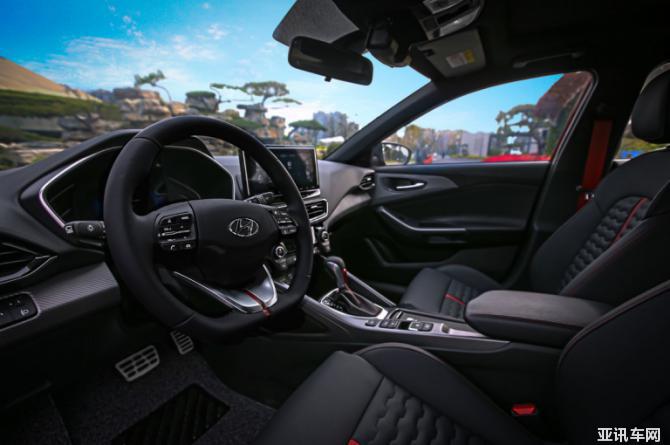 V2從偶像派蛻變?yōu)閷?shí)力派 北京現(xiàn)代磨練技術(shù)內(nèi)功成就LA FESTA菲斯塔J.D.Power新車(chē)質(zhì)量第一(9)1515.png