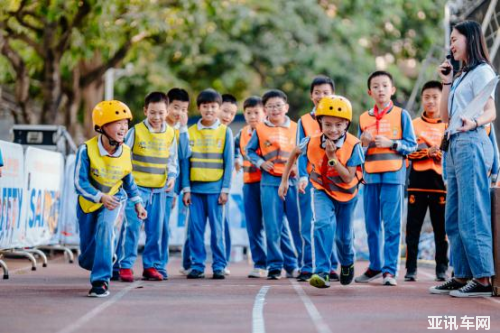 為孩子們做實(shí)事！兒童交通安全公益行將安全教育普及進(jìn)行到底