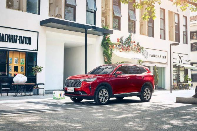 街道上的汽車

描述已自動生成