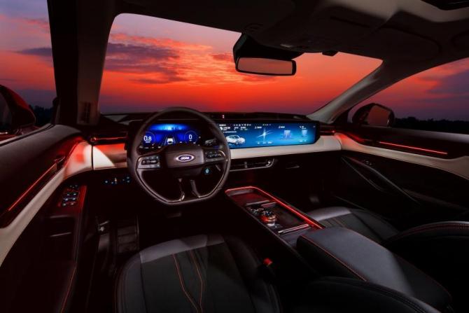 福特公司新一代蒙迪歐豪華氣質(zhì)渾然天成，滿滿科技感