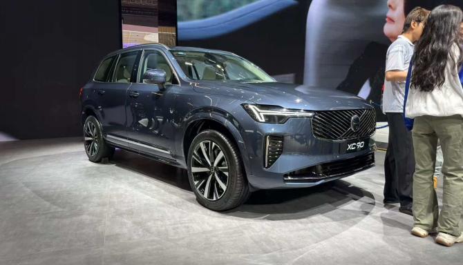 上海車展：沃爾沃新款XC90亮相/透明車展示