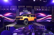 縱橫G700亮相迪拜哈利法塔，豪華越野開啟全球化新篇章