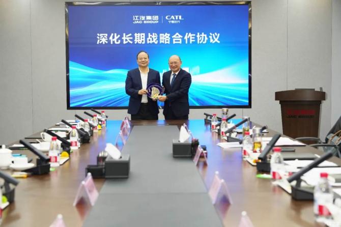 290831350c7d4f81b40132.jpg image001.jpg