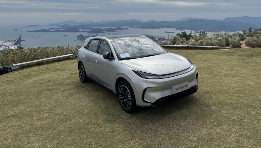 內(nèi)部空間優(yōu)秀 底盤(pán)操控有驚喜——極狐T1車(chē)型試駕