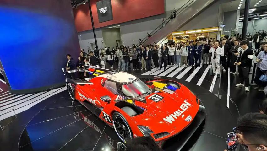 廣州車(chē)展：致敬冠軍輝煌 凱迪拉克V-Series.R賽車(chē)